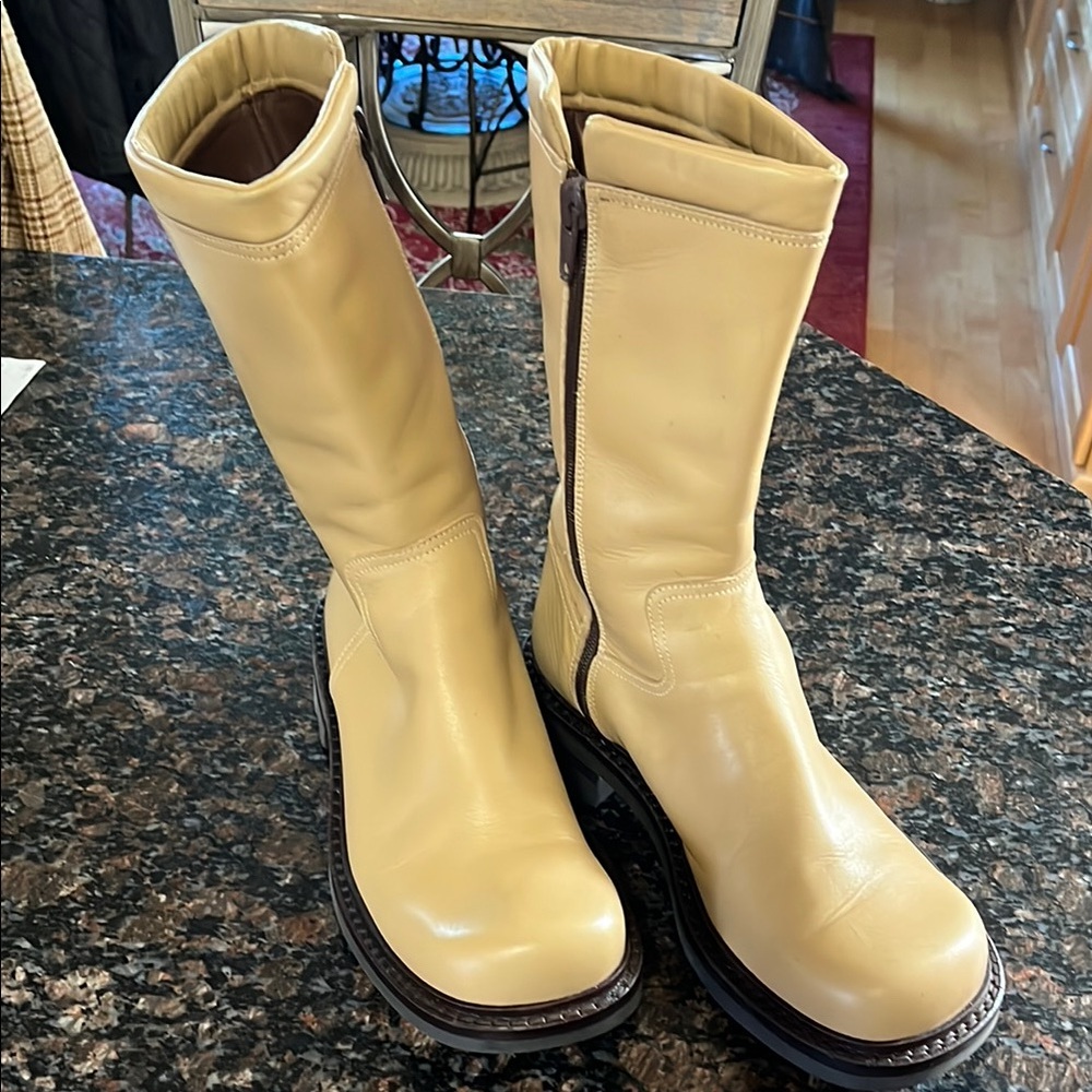 Men’s Kenneth Cole New York. Made in ITALY. Never worn. Beige Leather Tall Boots